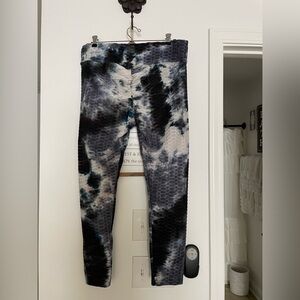 Woman’s/Juniors Tye-Due Puckered Leggings